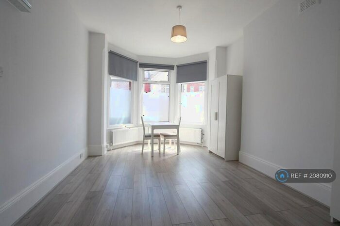 Studio To Rent In Haringey, London, N22