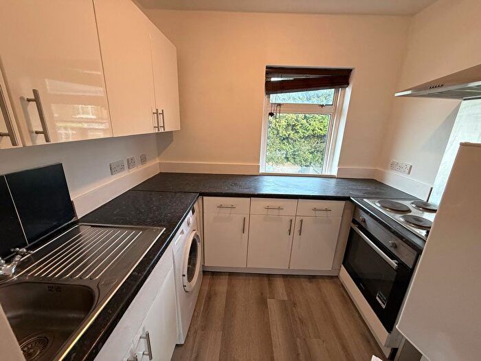 1 Bedroom Flat To Rent In Sparrows Herne, Bushey, Hertfordshire, WD23