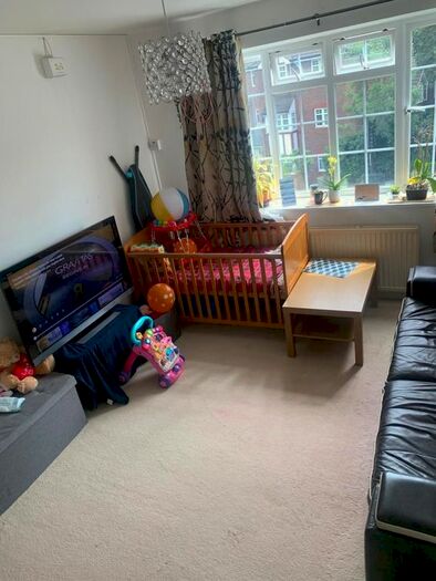 2 Bedroom Flat To Rent In Thurlby Close, Harrow-On-The-Hill, Harrow, HA1