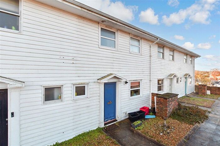 3 Bedroom Maisonette For Sale In High Street, Cranleigh, Surrey, GU6