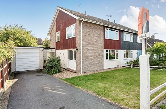 3 Bedroom Semi-detached House For Sale In Mulberry Close, Backwell, BS48