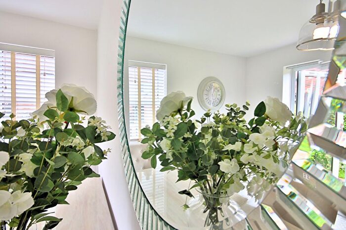 3 Bedroom Detached House For Sale In Parish Mews, Kingswood, Hull, HU7