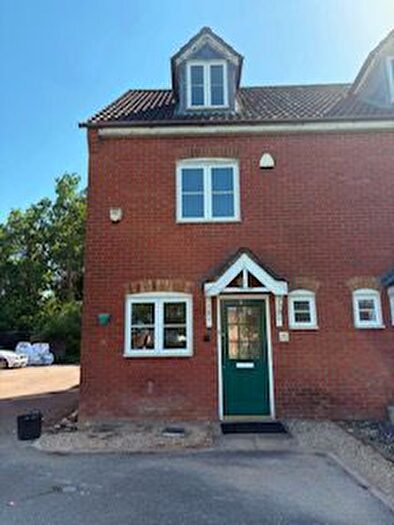 3 Bedroom End Terrace House To Rent In Garwood Crescent, Grange Farm, Milton Keynes, MK8