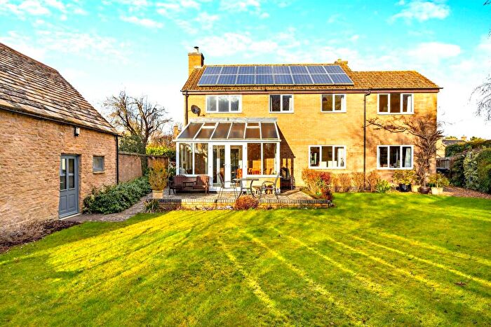 4 Bedroom Detached House For Sale In Lindsey Close, Woodnewton, PE8