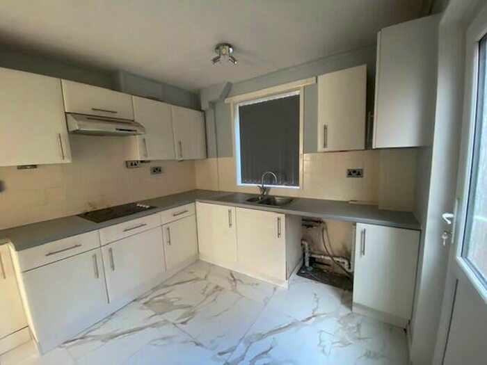 3 Bedroom Semi-Detached House To Rent In Worcester Road, Kidderminster, DY10