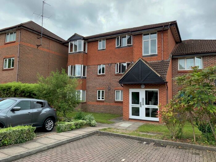 2 Bedroom Apartment To Rent In York Place, Camberley, GU15