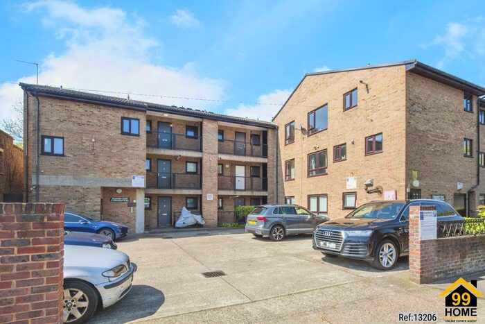 1 Bedroom Flat To Rent In Beaumont Court, London, Lambeth, SW2