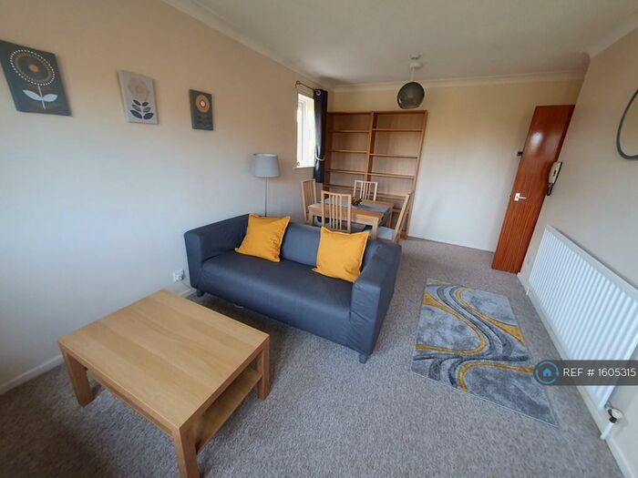 2 Bedroom Flat To Rent In Windmill Court, Newcastle Upon Tyne, NE2