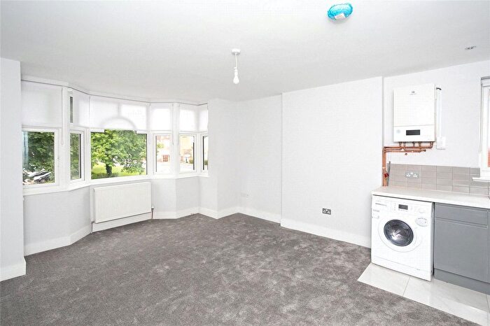 1 Bedroom Flat To Rent In The Avenue, Watford, WD17