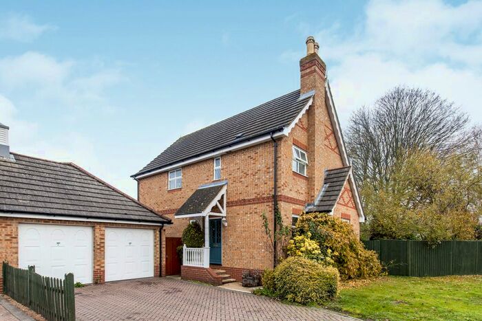 4 Bedroom Detached House To Rent In Thorpeside Close, Staines-Upon-Thames, TW18