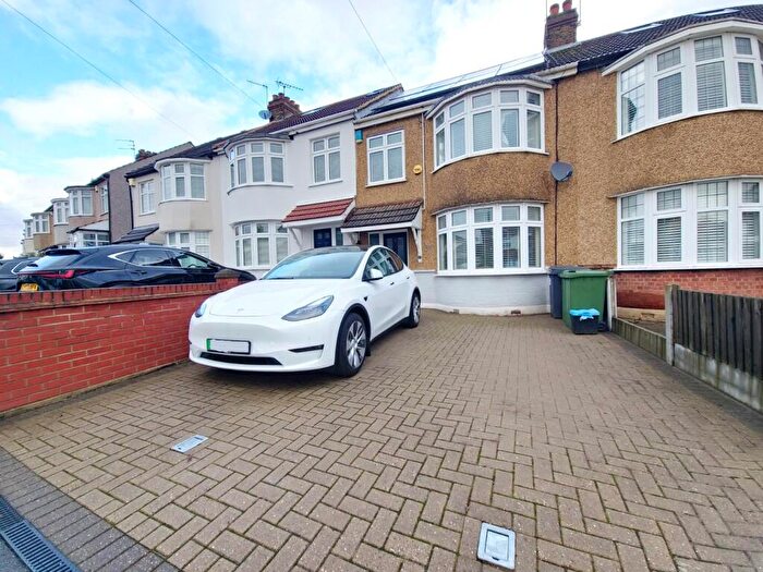 4 Bedroom Terraced House To Rent In Hazelmere Gardens, Hornchurch, RM11