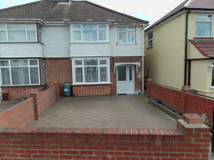 3 Bedroom Semi-Detached House To Rent In Yeading Lane, Hayes, UB4