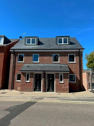 3 Bedroom Semi-Detached House To Rent In Queen Street, Honiton, EX14