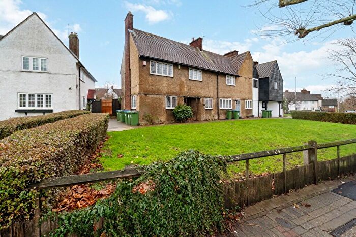 3 Bedroom End Of Terrace House For Sale In Well Hall Road, London, SE9