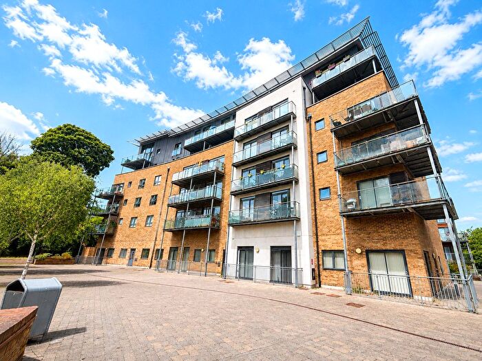 2 Bedroom Flat For Sale In Hither Green Lane, London, SE13