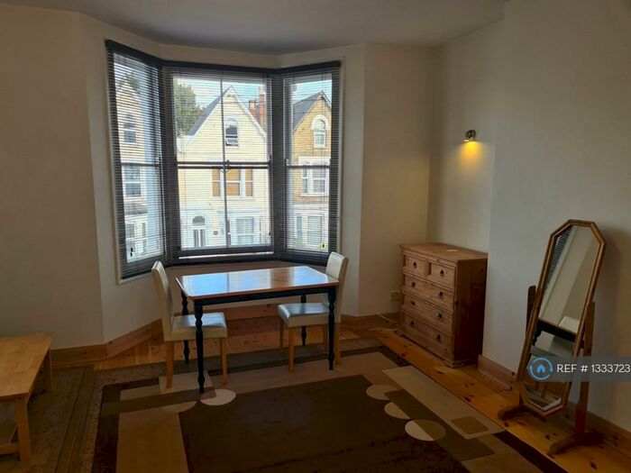 Studio To Rent In Whittington Road, London, N22