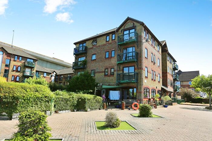2 Bedroom Flat For Sale In Mitchell Close, Southampton, SO19