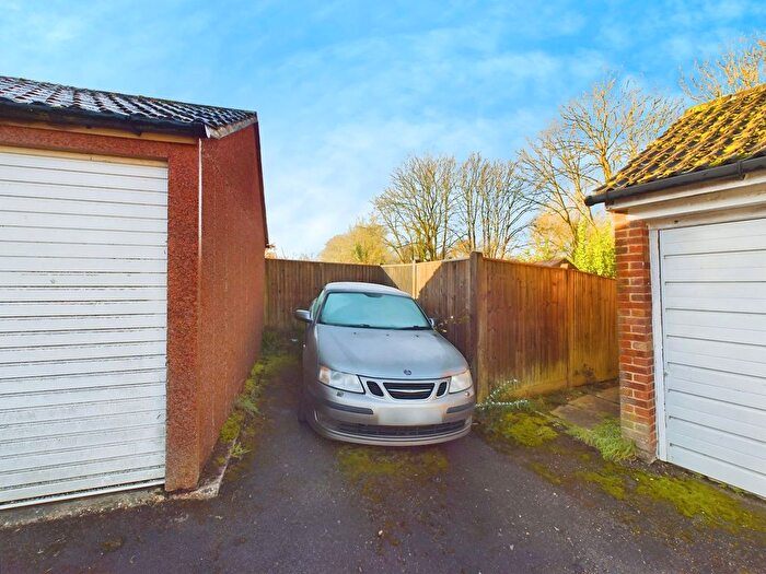 2 Bedroom Terraced House For Sale In Brockhurst Close, Horsham, RH12