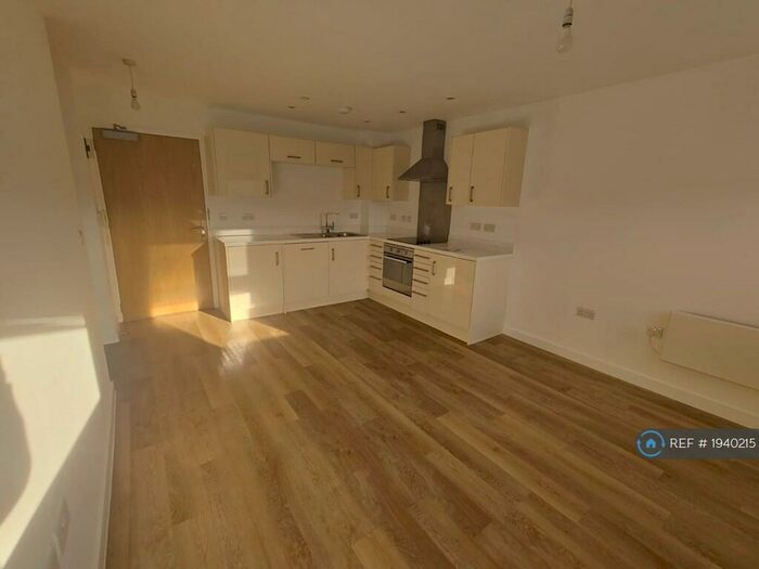 1 Bedroom Flat To Rent In Mill Reef House, Newbury, RG14