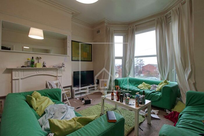 8 Bedroom House To Rent In Consort Terrace, Hyde Park, West Yorkshire, LS3