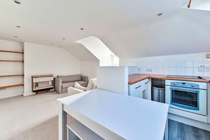 1 Bedroom Flat To Rent In Regents Park Road, Regent's Park, London, NW1