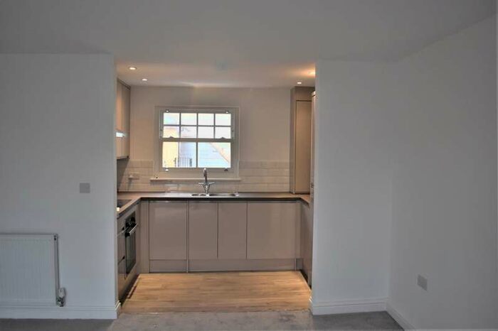 2 Bedroom Flat To Rent In High Street, Broadstairs, CT10
