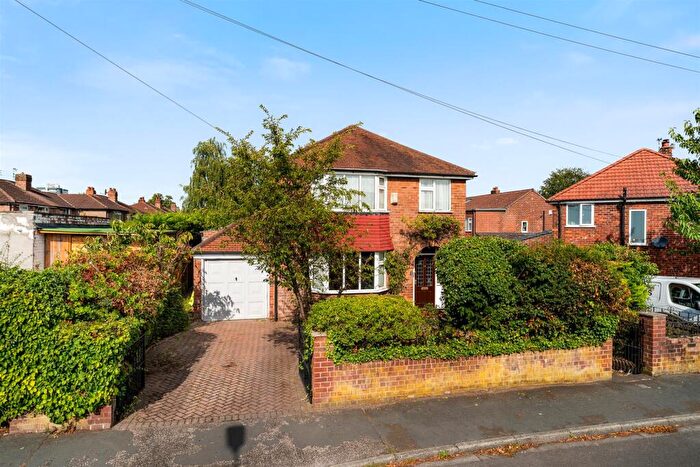 3 Bedroom Detached House For Sale In Hawthorn Lane, Sale, M33