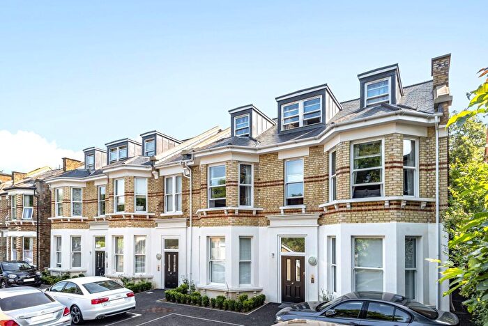 2 Bedroom Flat To Rent In Hadleigh House, - The Avenue, Surbiton, KT5