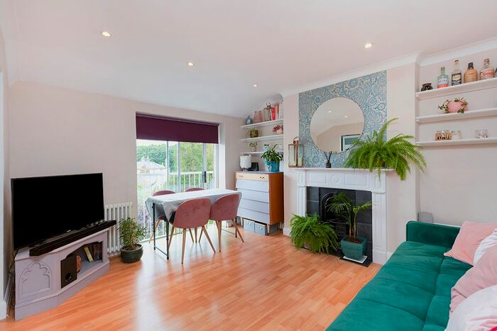 1 Bedroom Flat To Rent In Church Road, Southborough, Tunbridge Wells, Kent, TN4