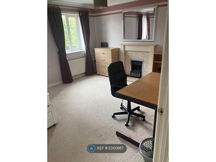 5 Bedroom Terraced House To Rent In Godwin Way, Stoke-On-Trent, ST4