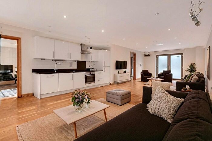 2 Bedroom Flat For Sale In Ink Court, Bow, E3