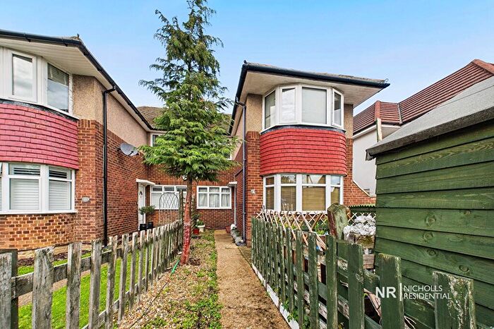 3 Bedroom Ground Maisonette For Sale In Amis Avenue, West Ewell, Surrey., KT19