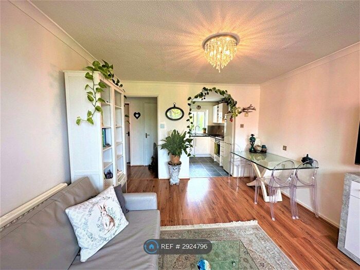 1 Bedroom Flat To Rent In Coniston Close, London, SW20