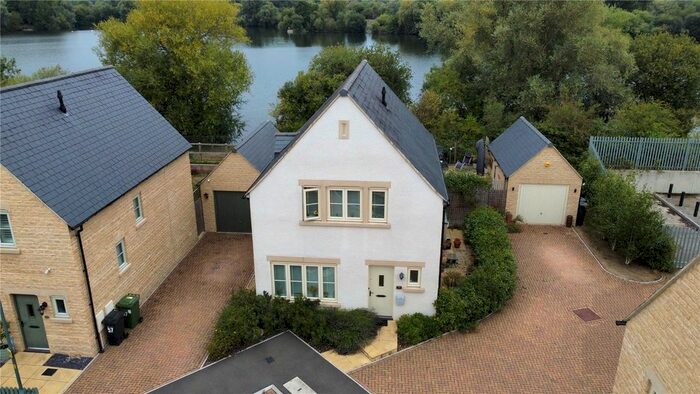 3 Bedroom Detached House For Sale In Old Railway Close, Lechlade, Gloucestershire, GL7