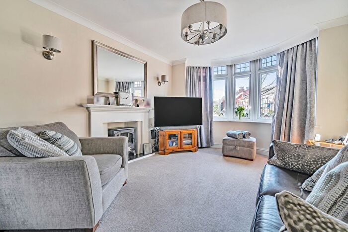 4 Bedroom Detached House For Sale In Ashley Road, Farnborough, GU14