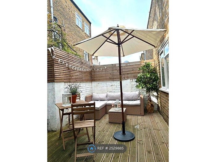 2 Bedroom Flat To Rent In Emu Road, London, SW8