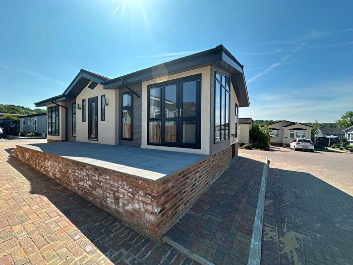 2 Bedroom Mobile/park Home For Sale In The Beeches, Woodbine Close, Waltham Abbey, EN9