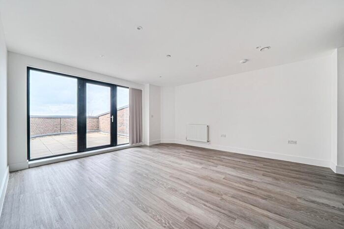 2 Bedroom Flat To Rent In Medway Street Chatham, ME4