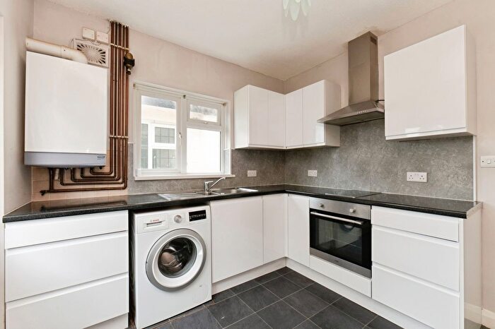 2 Bedroom Flat For Sale In Cressingham Grove, Sutton, SM1
