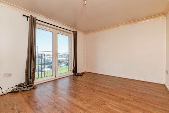 2 Bedroom Flat For Sale In Dock Road, Tilbury, RM18
