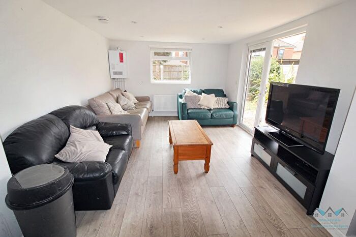 4 Bedroom Detached House For Sale In Capstone Road, Bournemouth, BH8