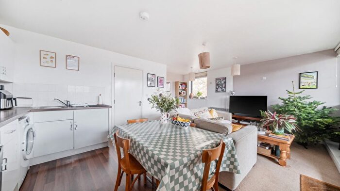 1 Bedroom Flat For Sale In Hurley Court, Mitcham Road, London, SW17