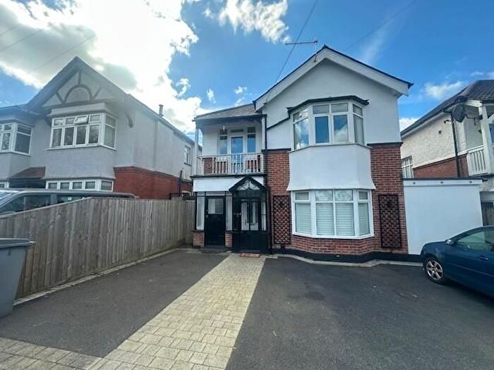 2 Bedroom Flat To Rent In Fitzharris Avenue, Winton, Bournemouth, BH9