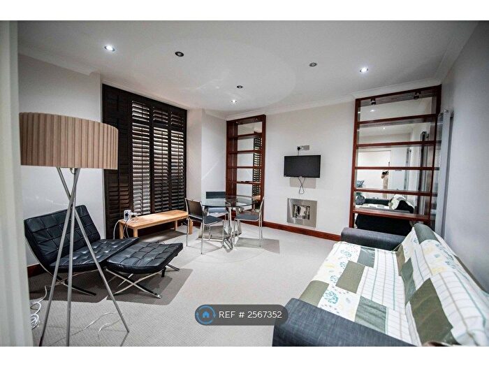 1 Bedroom Flat To Rent In St. Georges Square, London, SW1V