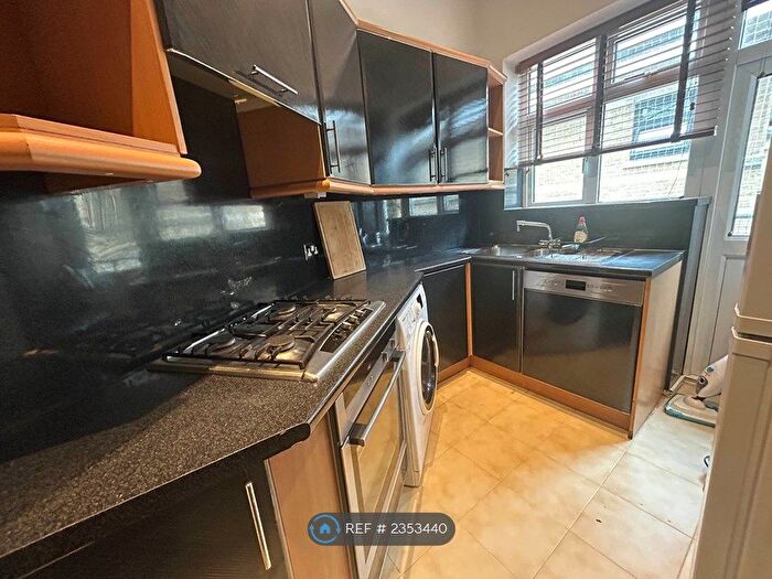 2 Bedroom Flat To Rent In St. Edmunds Court, London, NW8