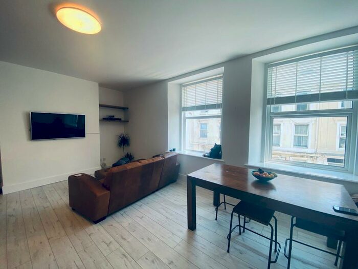 2 Bedroom Flat To Rent In Devonport Road, Plymouth, PL3