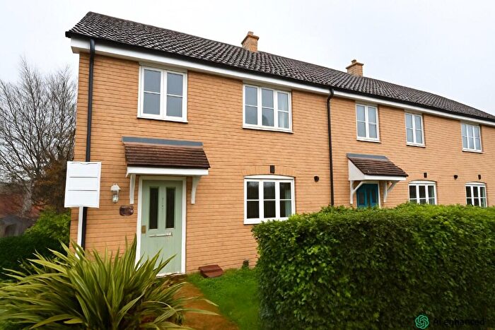 3 Bedroom End Of Terrace House To Rent In Wintergreen Road, IP28