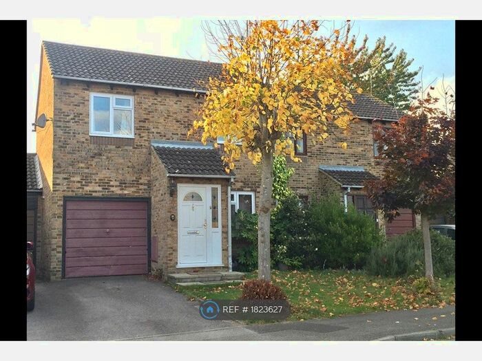 3 Bedroom Semi-Detached House To Rent In Sellafield Way, Reading, RG6