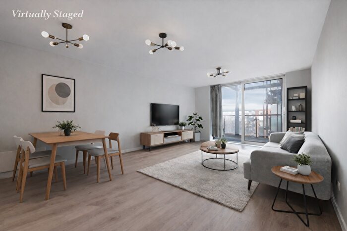 2 Bedroom Flat To Rent In Berglen Court, Limehouse, E14