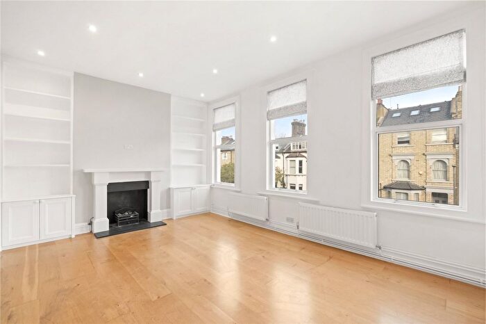 2 Bedroom Flat To Rent In Geraldine Road, SW18